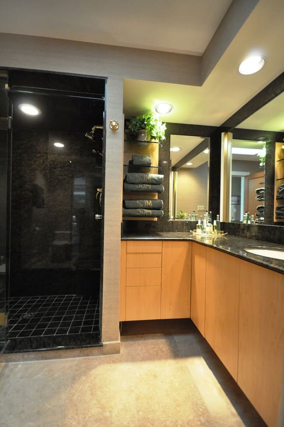 Mackoul Bathroom