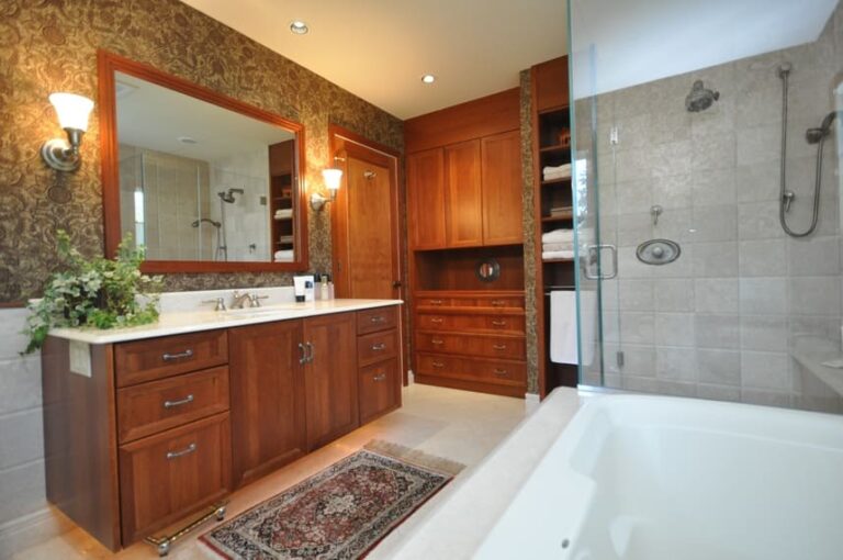 Mackoul Bathroom