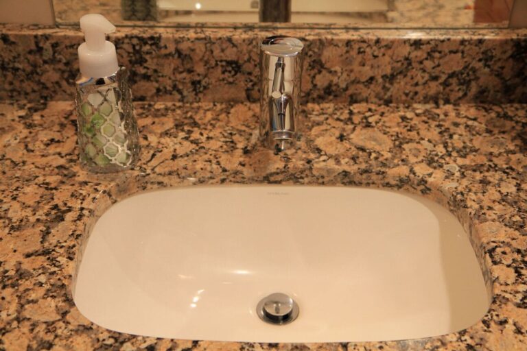 Duplak Bathroom