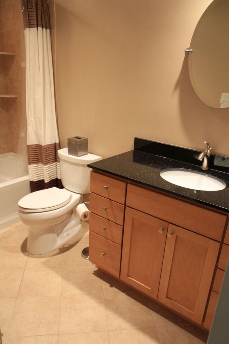 Duplak Bathroom