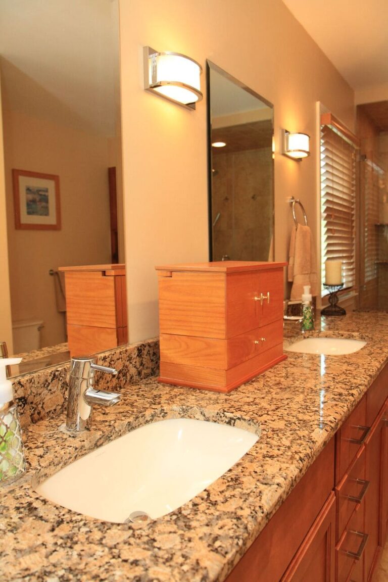 Duplak Bathroom