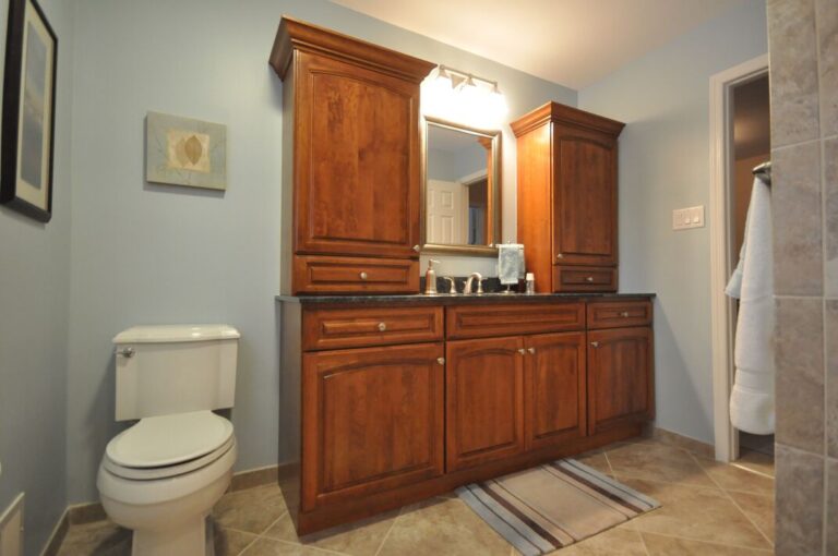 Gaylord Bathroom