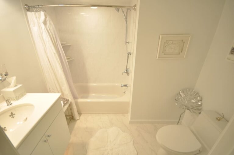 Lariviere Bathroom